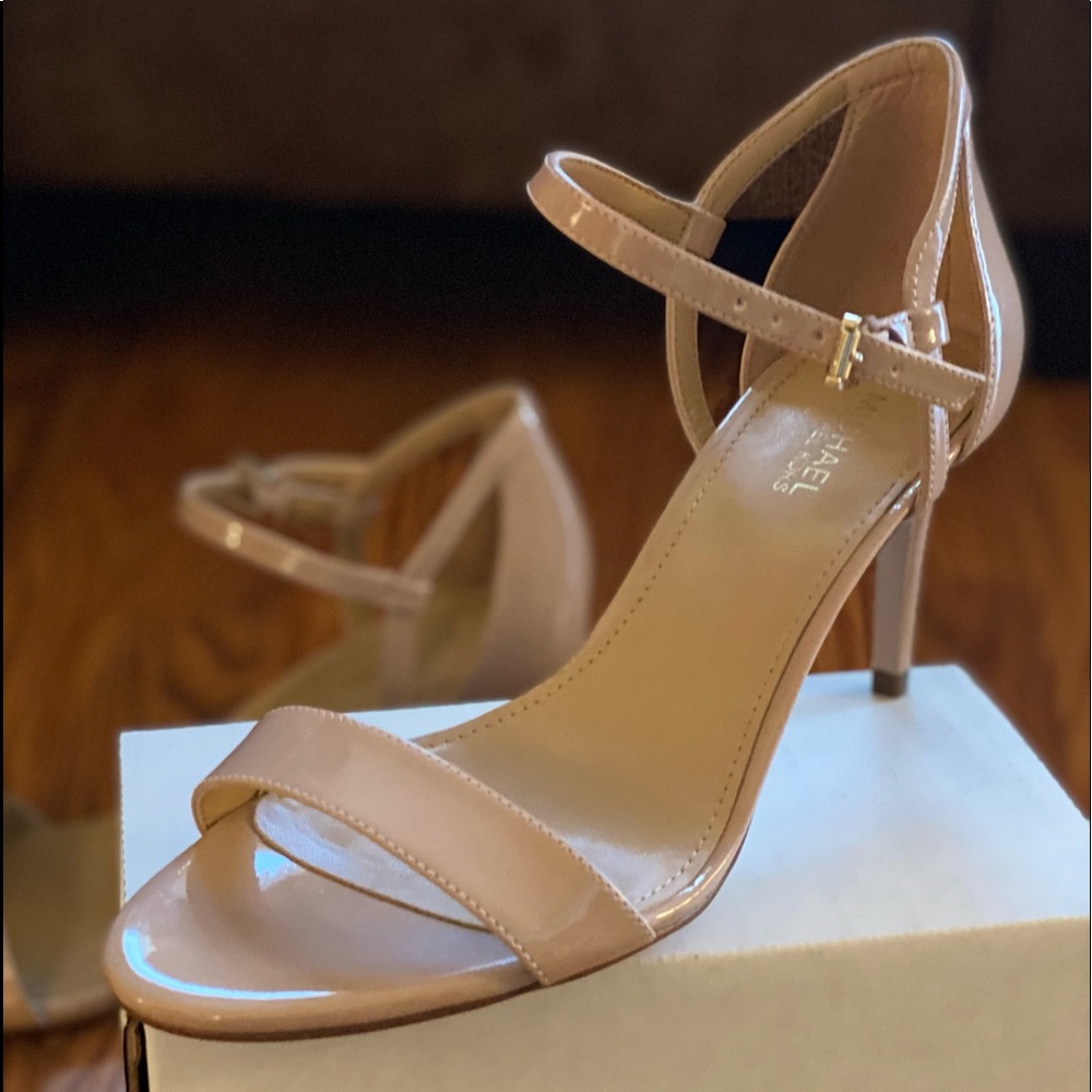 COPY - Beautiful! Stunning 💜 Michael Kors Patent Leather heels.